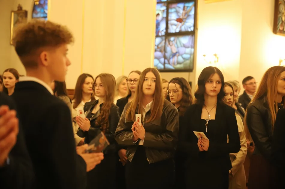 Przyjaźń ważniejsza niż zwyczaje. Kardynał Grzegorz Ryś do młodych - zdjęcie 18