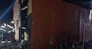 Strażacy przeszukiwali płonący budynek - zdjęcie 3