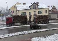 Awaria ciężarówki z drewnem. Korki w Limanowej - zdjęcie główne