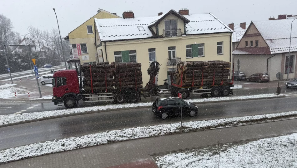 Awaria ciężarówki z drewnem. Korki w Limanowej - zdjęcie 1