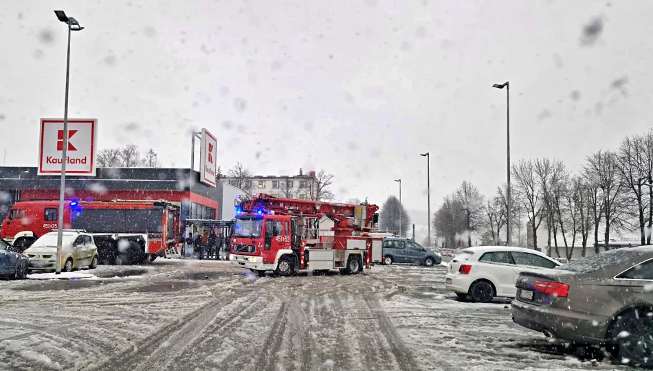 Ewakuacja supermarketu. Na miejscu straż pożarna - zdjęcie 1