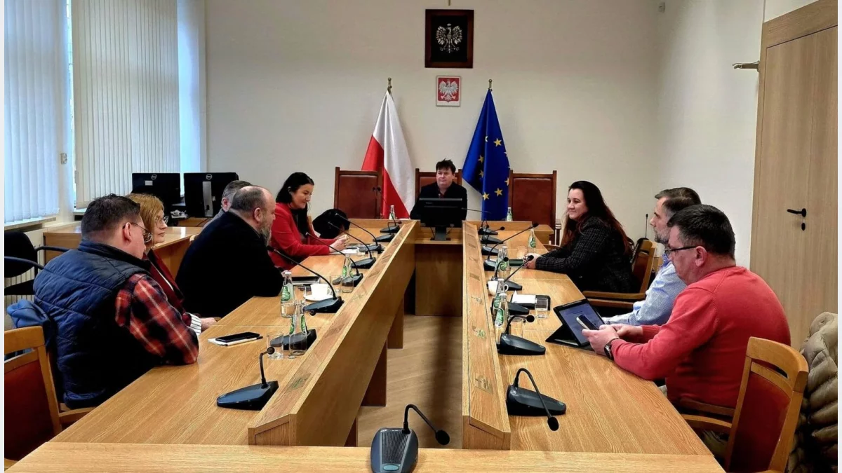 Spotkanie komisji w sali narad Urzędu Miasta Limanowa