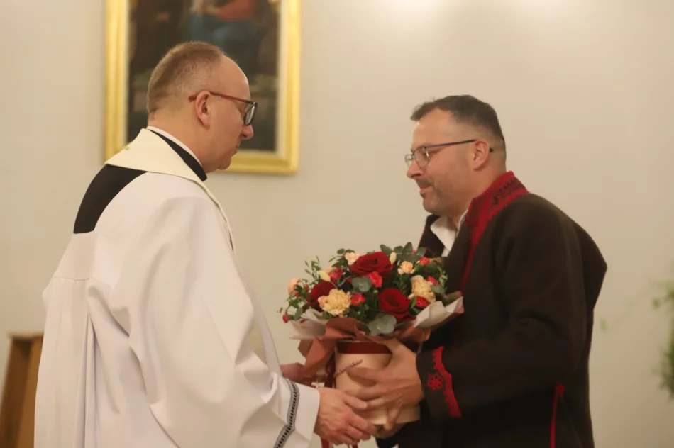 Kard. Dziwisz przywiózł relikwie św. Jana Pawła II i udzielił bierzmowania - zdjęcie 10