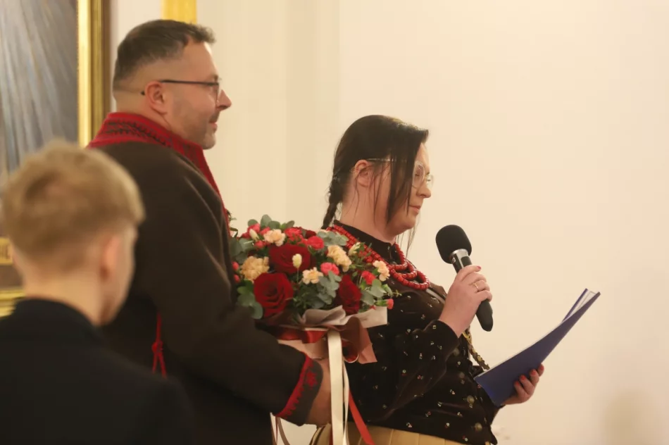 Kard. Dziwisz przywiózł relikwie św. Jana Pawła II i udzielił bierzmowania - zdjęcie 11