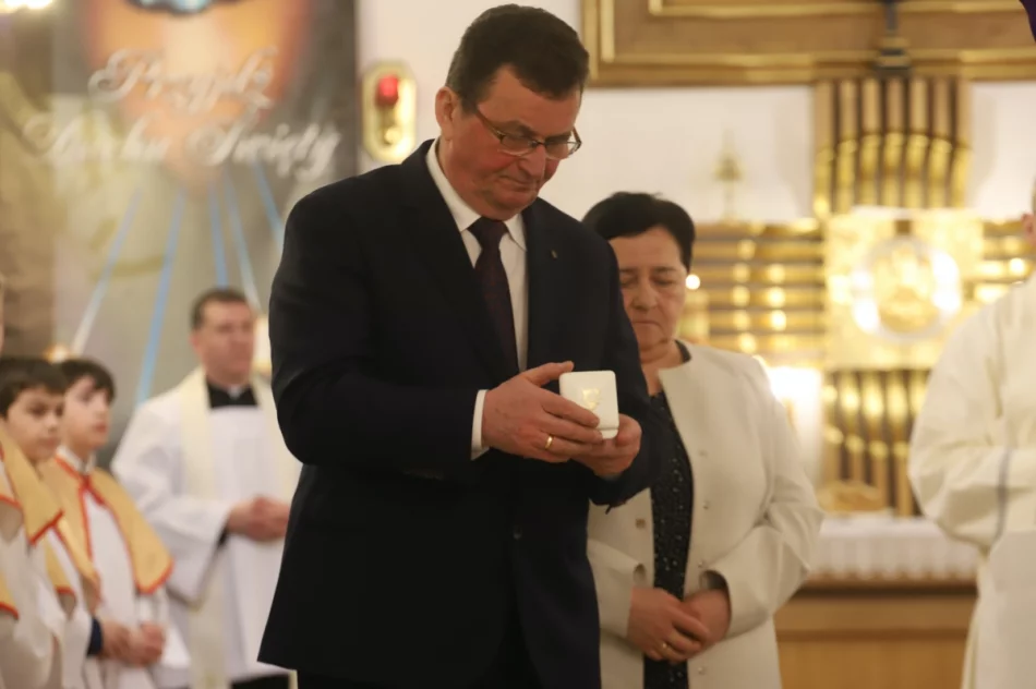 Kard. Dziwisz przywiózł relikwie św. Jana Pawła II i udzielił bierzmowania - zdjęcie 12