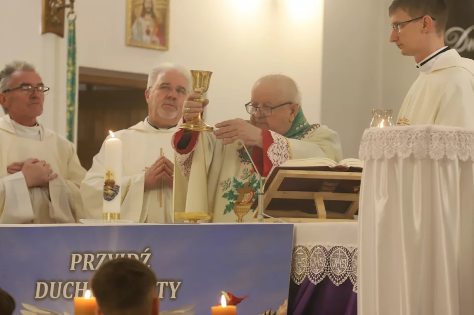 Kard. Dziwisz przywiózł relikwie św. Jana Pawła II i udzielił bierzmowania - zdjęcie 19