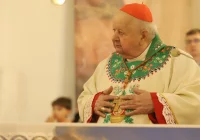 Sąd planuje przesłuchać kard. Dziwisza; hierarcha prosi o niewzywanie na rozprawę - zdjęcie główne