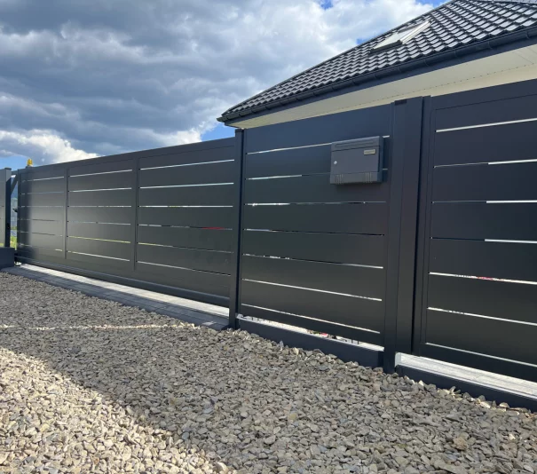 Nowoczesne bramy i ogrodzenia z aluminium oraz stali - Świat-Ogrodzeń producent - Zdjęcie główne