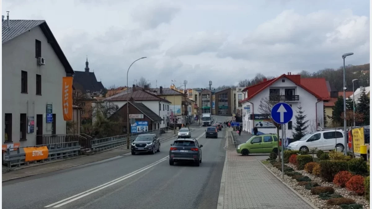 Droga krajowa nr 28 w centrum Limanowej.
