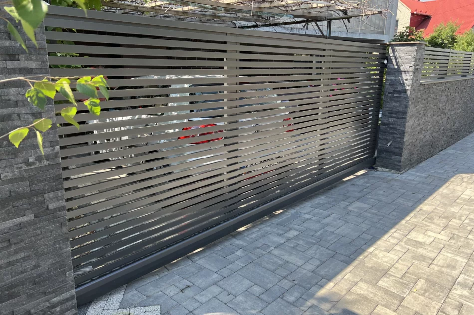 Nowoczesne bramy i ogrodzenia z aluminium oraz stali - Świat-Ogrodzeń producent - zdjęcie 7