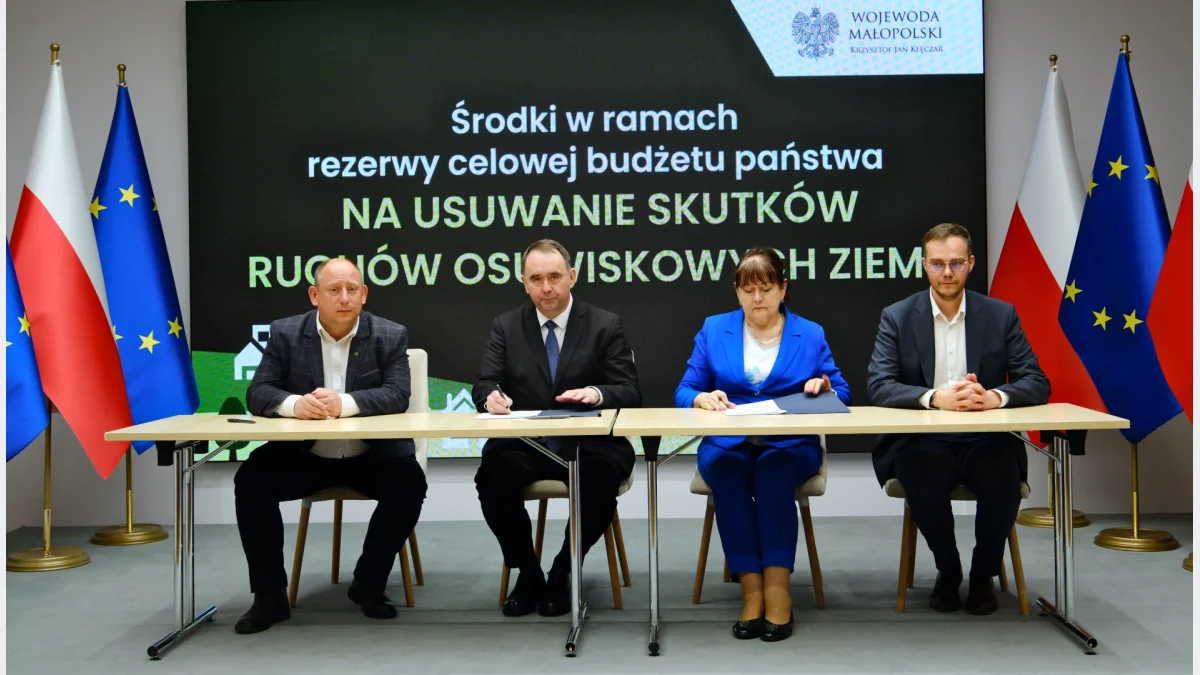 Podpisanie umów w Małopolskim Urzędzie Wojewódzkim w Krakowie z udziałem wojewody i samorządowców