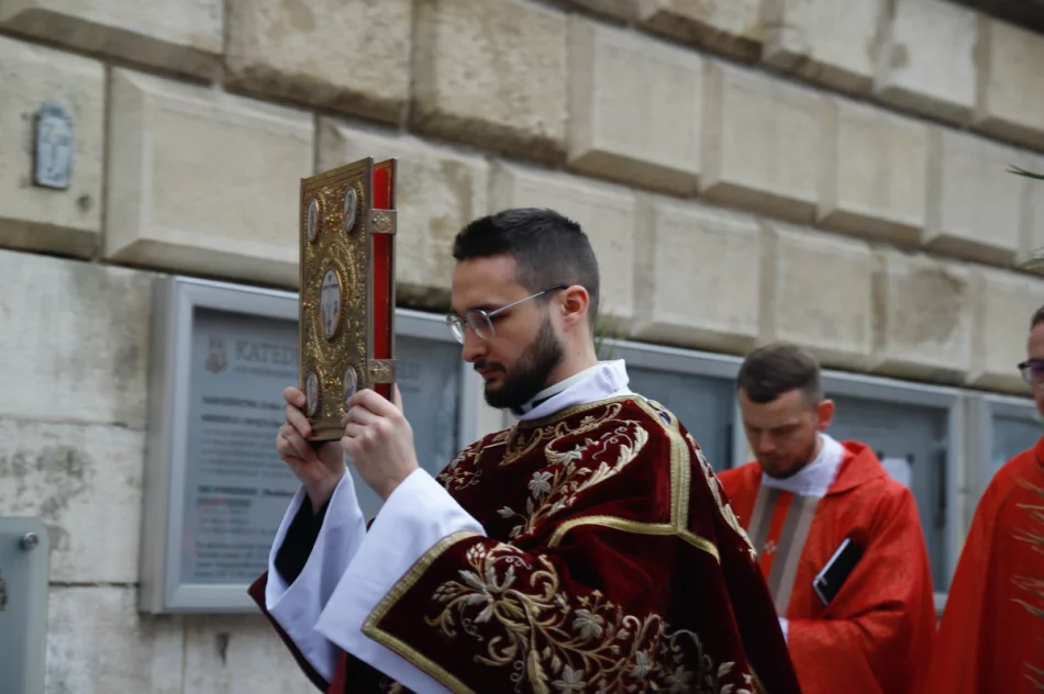Kard. Ryś w Niedzielę Palmową o pokoju i zwycięstwie - zdjęcie 17