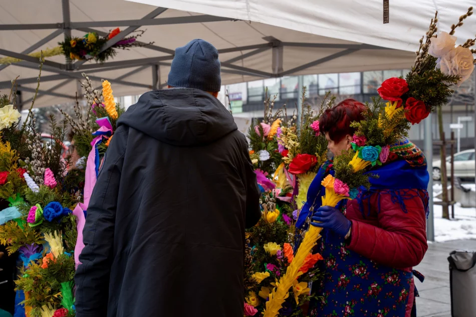Wielkanocny klimat na limanowskim rynku (ZDJĘCIA) - zdjęcie 17