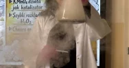Dziwy fizyki i chemii. Uczniowie z regionu zamienili sale w laboratoria - zdjęcie 4