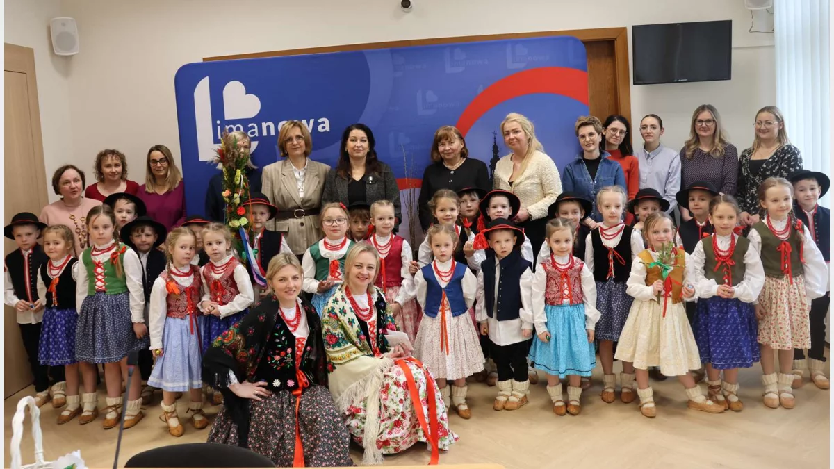 Wielkanocne spotkanie przedszkolaków z władzami miasta pełne tradycji i radości