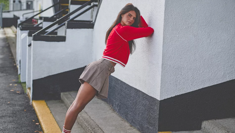 Stylizacje streetwear dla dorosłych i młodzieży. Czy coś je różni? - zdjęcie 1
