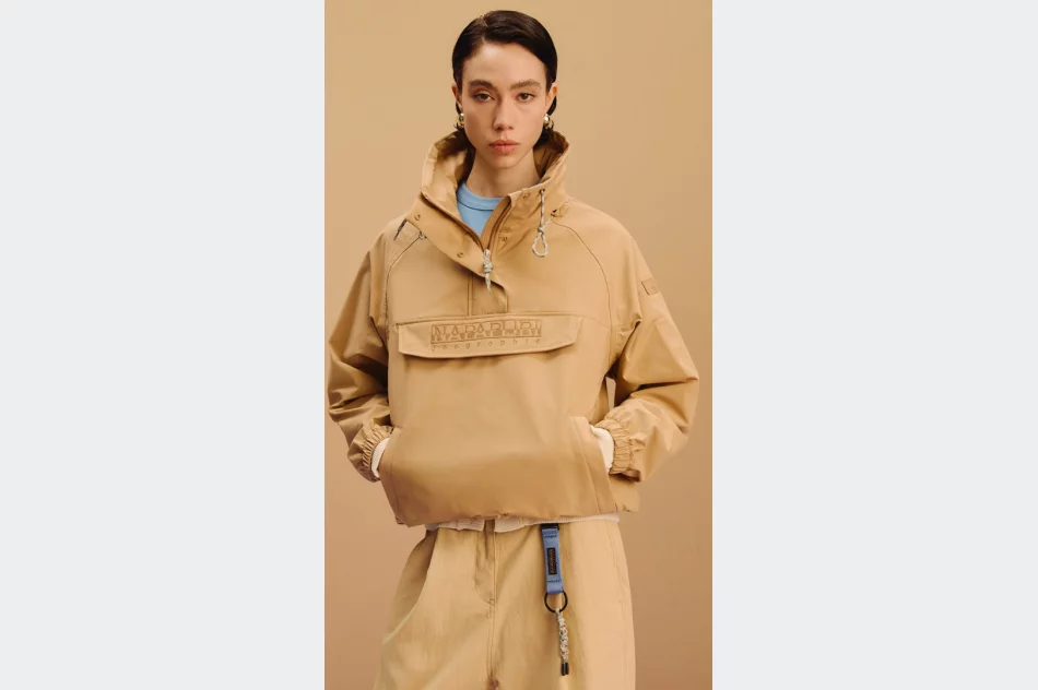 Stylizacje streetwear dla dorosłych i młodzieży. Czy coś je różni? - zdjęcie 2