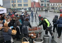 Deszcz nie zatrzymał uczniów, którzy posprzątali miasto - zdjęcie główne