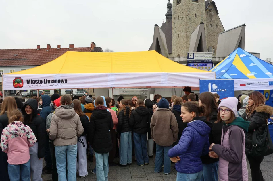 Deszcz nie zatrzymał uczniów, którzy posprzątali miasto - zdjęcie 5