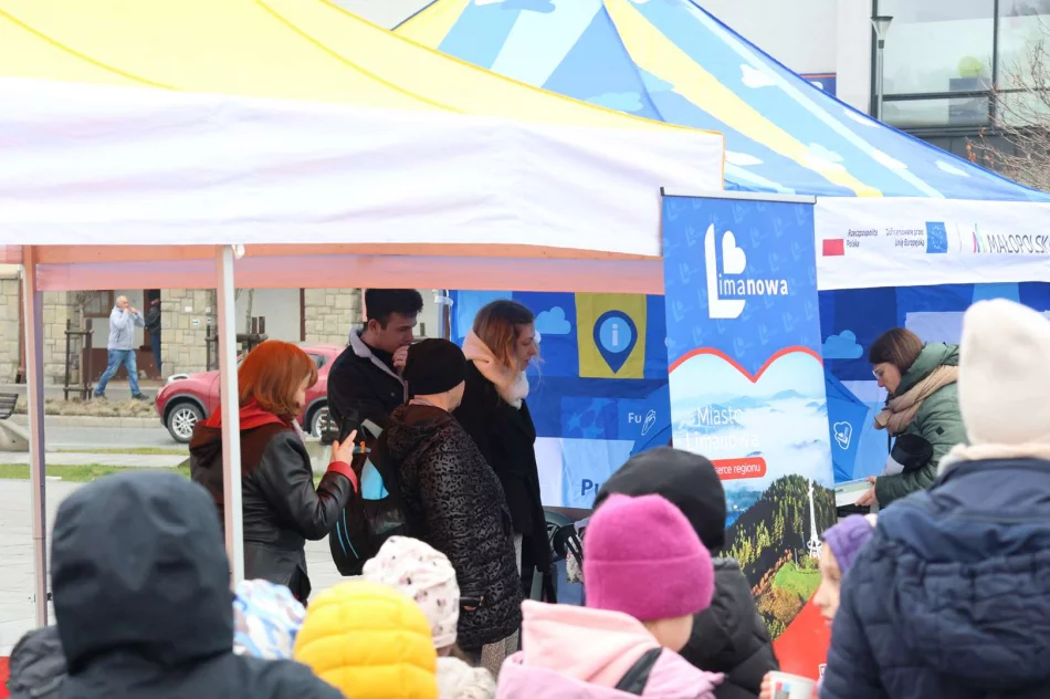 Deszcz nie zatrzymał uczniów, którzy posprzątali miasto - zdjęcie 10