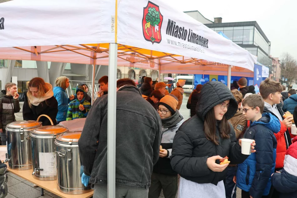 Deszcz nie zatrzymał uczniów, którzy posprzątali miasto - zdjęcie 14