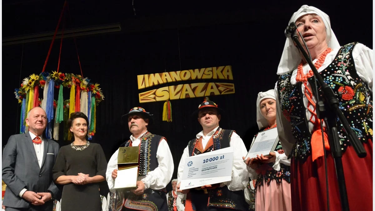Zespół Szczyrzycanie odbierający Nagrodę im. Władysława Orkana