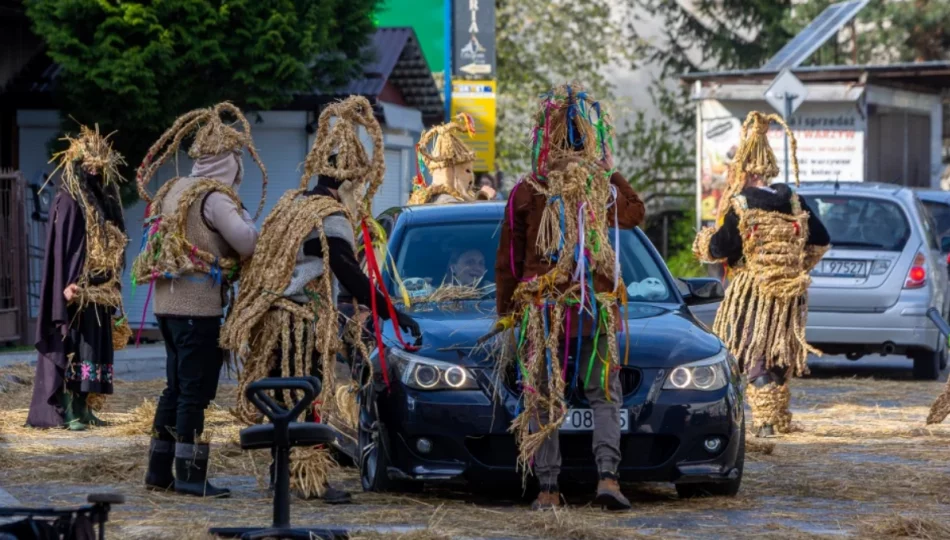 Śmiguśnioki opanują centrum miejscowości - zdjęcie 1