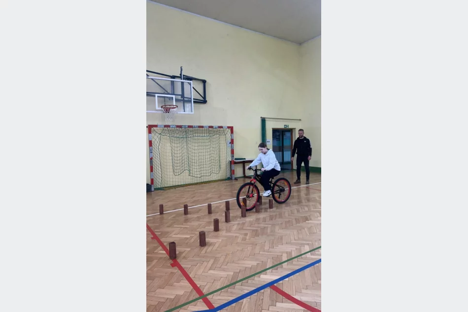 Rowerowy tor przeszkód i testy z przepisów - zdjęcie 11