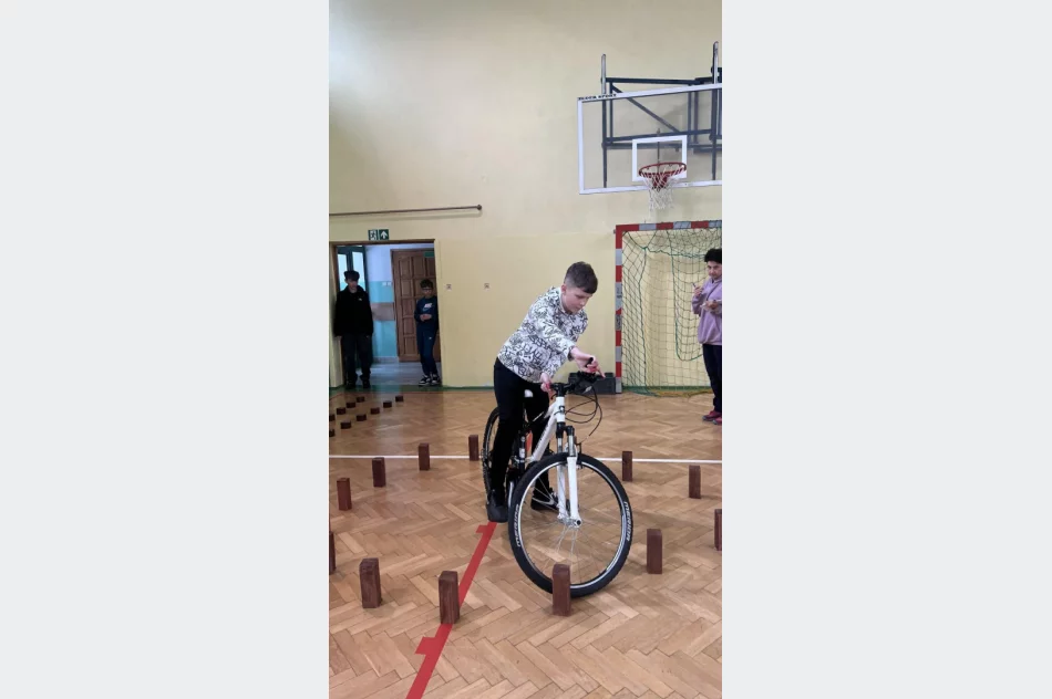 Rowerowy tor przeszkód i testy z przepisów - zdjęcie 16
