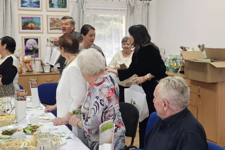 Wielkanocne śniadanie seniorów i władz miasta - zdjęcie 14