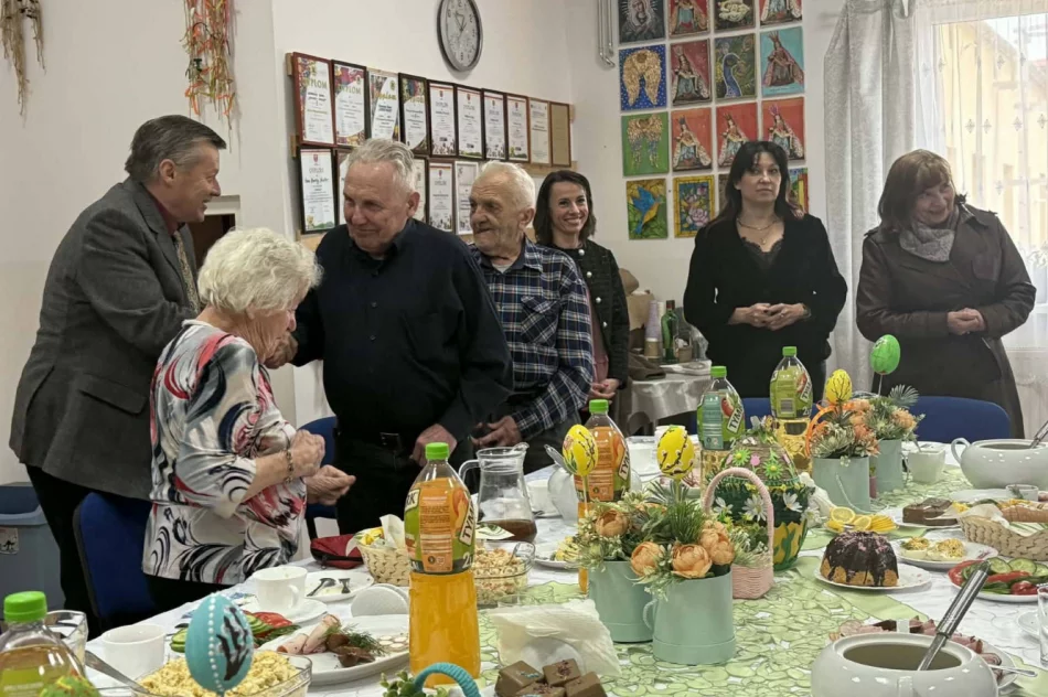 Wielkanocne śniadanie seniorów i władz miasta - zdjęcie 16