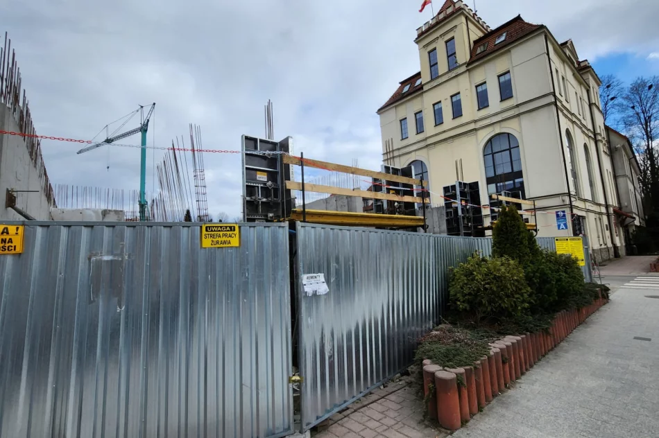 Miliony na nowy biurowiec. Ma rozwiązać problem kolejek po godzinach - zdjęcie 6
