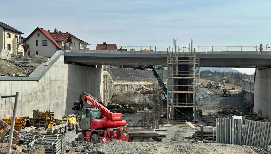 Ziemia zaczęła się osuwać. Wykonawca zwiększa monitoring - zdjęcie 1