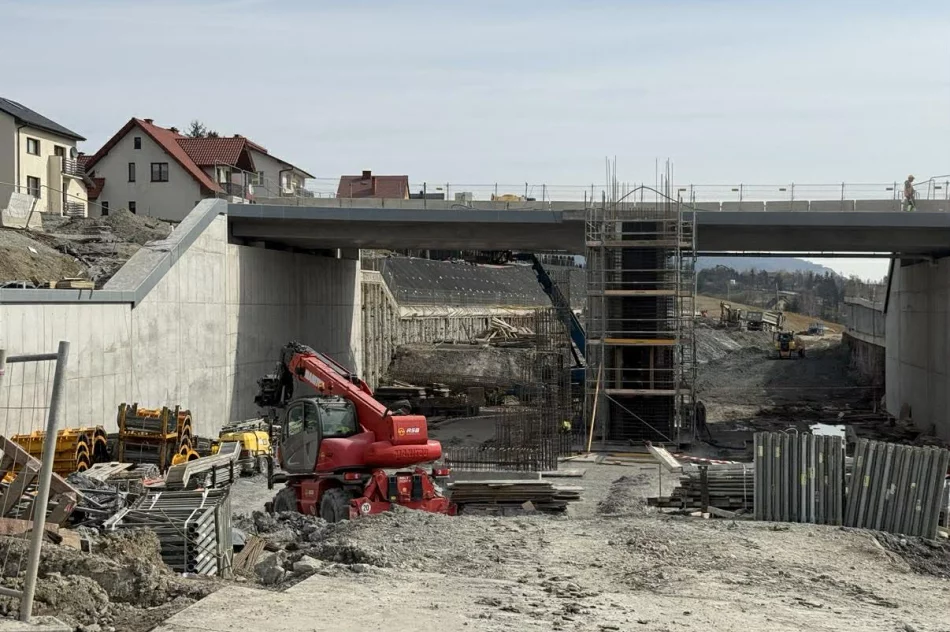 Ziemia zaczęła się osuwać. Wykonawca zwiększa monitoring - zdjęcie 2