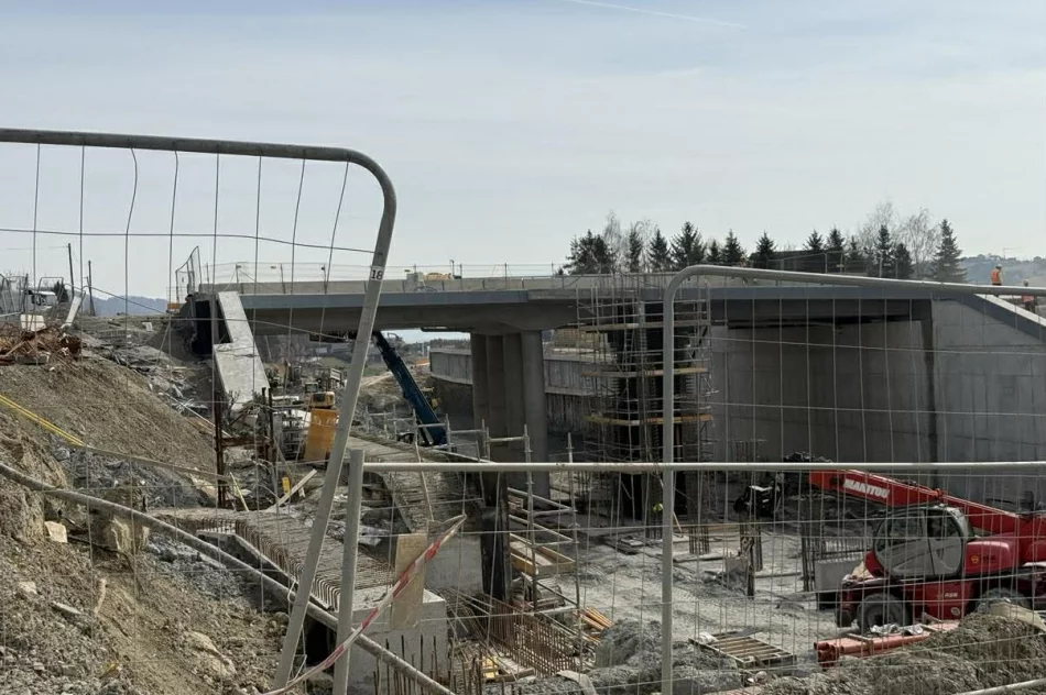 Ziemia zaczęła się osuwać. Wykonawca zwiększa monitoring - zdjęcie 3