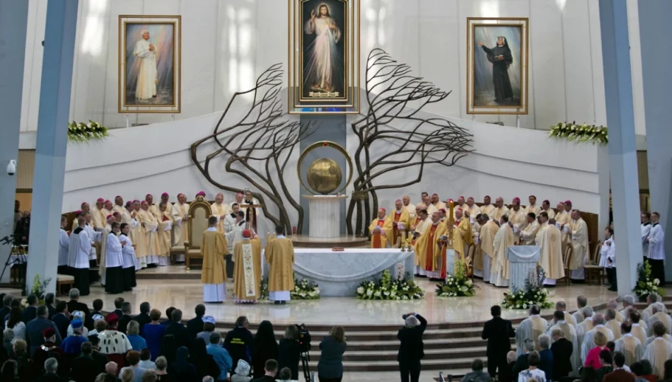 Limanowski chór podczas centralnych uroczystości w krakowskim sanktuarium - zdjęcie 1