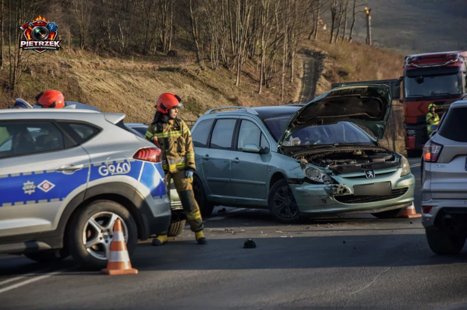 Zderzenie trzech samochodów na „krajówce” - zdjęcie 4