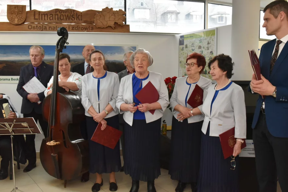 „Uroki wiosny” - wystawa prac emerytowanych nauczycieli - zdjęcie 5