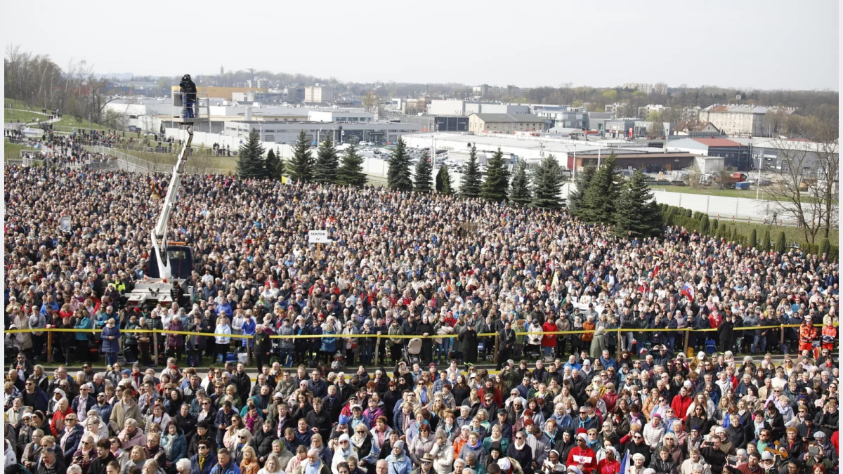 Kard Ryś: Bóg ma dla nas wielkie miłosierdzie, bo rodzi nas do żywej nadziei
