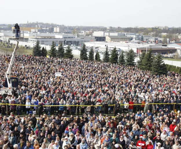 Kard Ryś: Bóg ma dla nas wielkie miłosierdzie, bo rodzi nas do żywej nadziei - zdjęcie główne