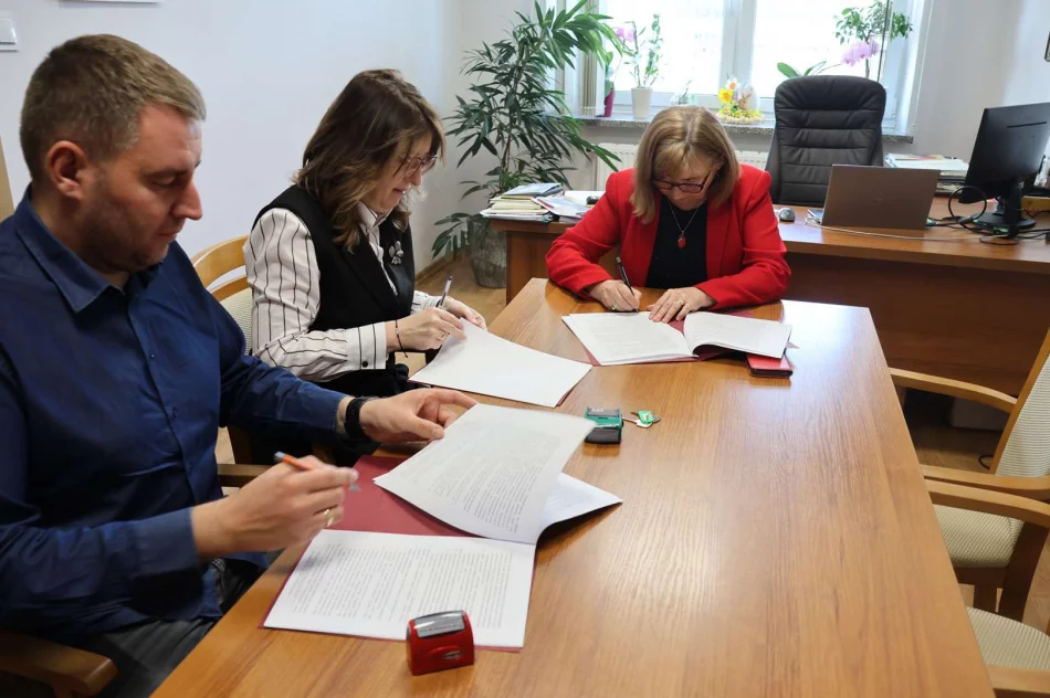 Podpisano umowę na modernizację Orlika przy ul. Zygmunta Augusta - zdjęcie 2