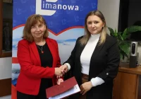 Powstanie nowy plac zabaw przy ul. Fabrycznej – podpisano umowę na realizację inwestycji - zdjęcie główne