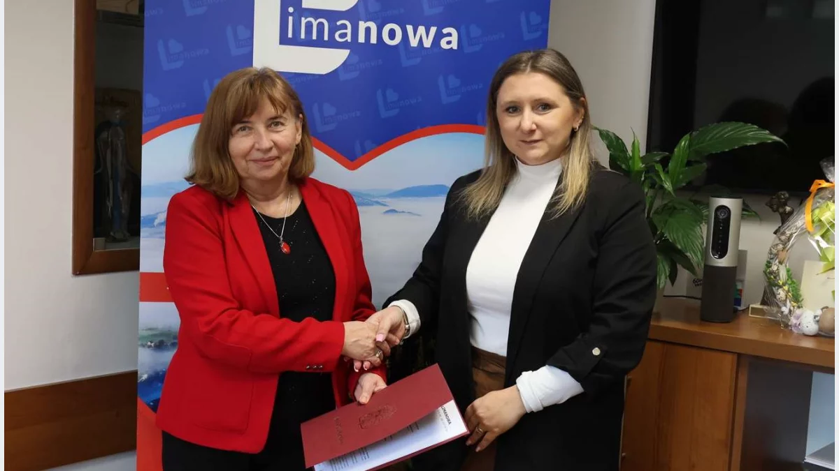 Powstanie nowy plac zabaw przy ul. Fabrycznej – podpisano umowę na realizację inwestycji