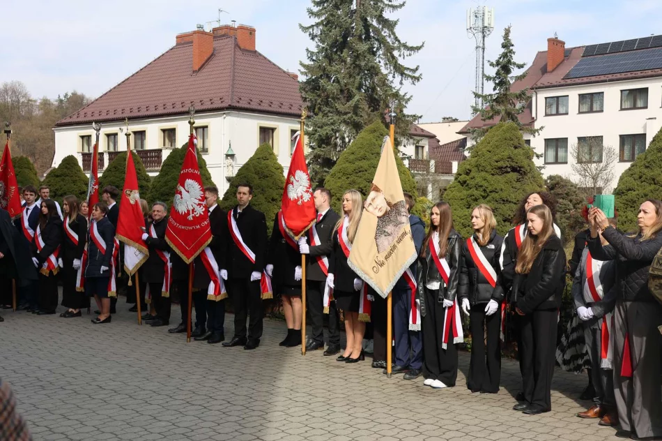 Limanowa uczciła 86. rocznicę Zbrodni Katyńskiej - zdjęcie 11