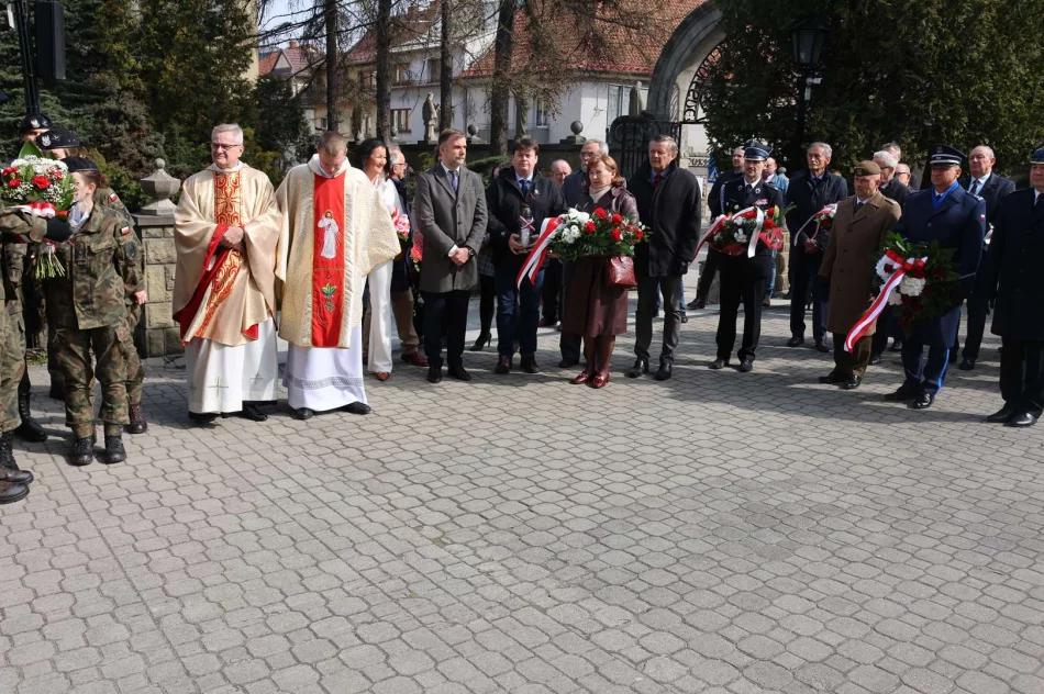 Limanowa uczciła 86. rocznicę Zbrodni Katyńskiej - zdjęcie 13