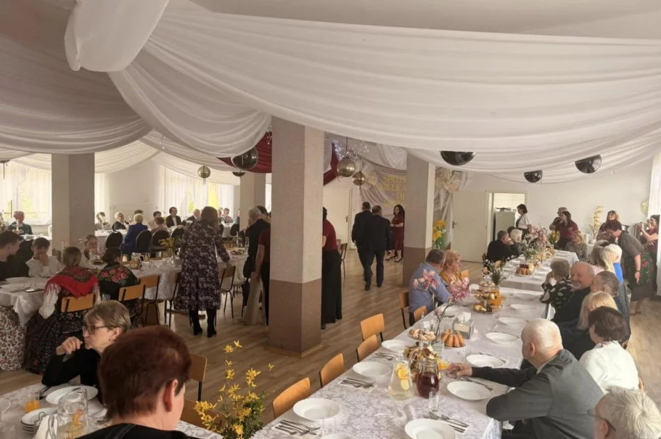 Seniorzy spotkali się przy wielkanocnym stole  - zdjęcie 2