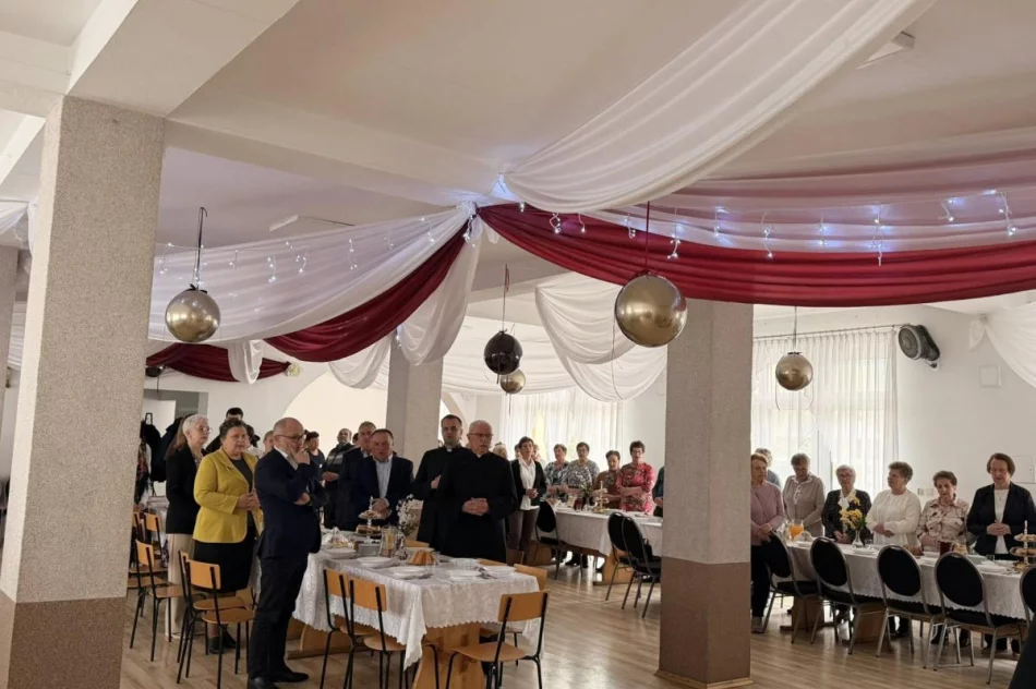 Seniorzy spotkali się przy wielkanocnym stole  - zdjęcie 3
