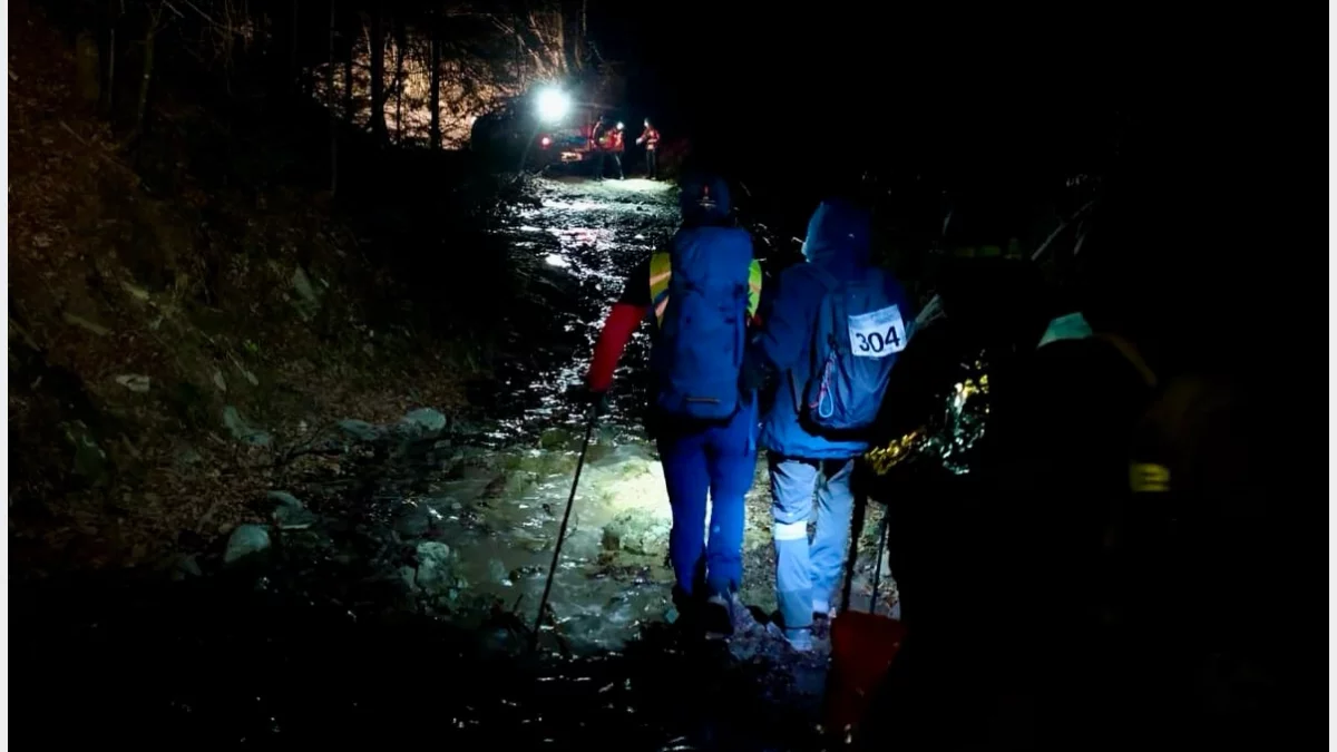 Ratownicy Grupy Podhalańskiej GOPR podczas nocnych działań w górach.