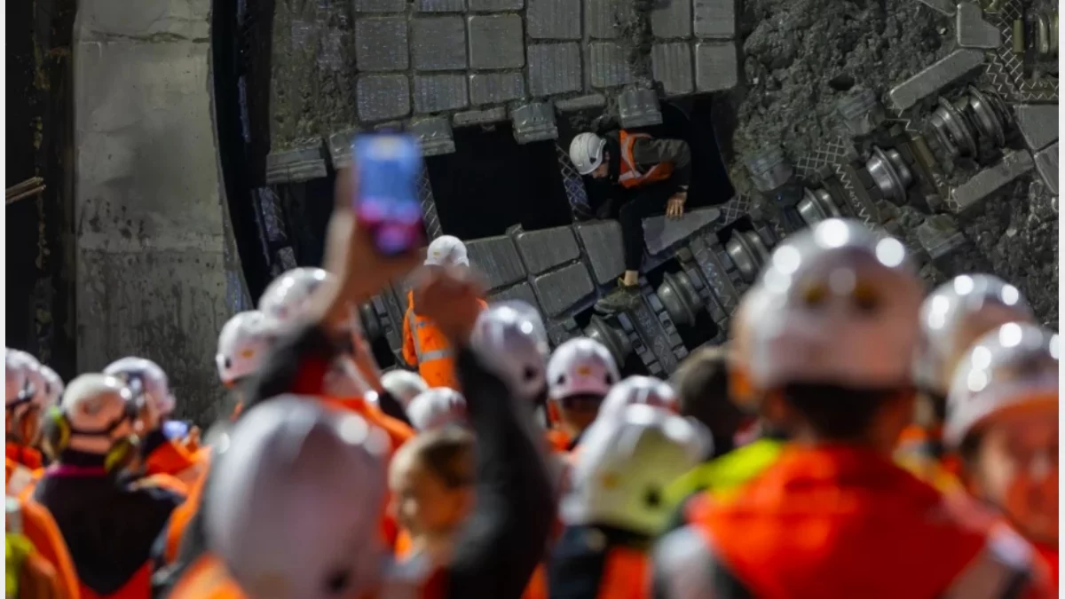 Przebicie ściany portalu przez tarczę maszyny TBM Jadwiga