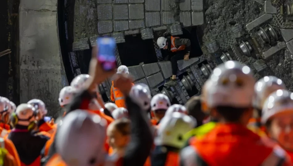 Tak wyglądało widowiskowe przebicie tunelu (ZDJĘCIA) - zdjęcie 1